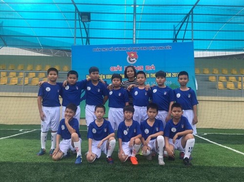 Đội tuyển bóng đá nhí TH Đô thị Sài Đồng- Trận đầu ra quân tại Hội khỏe Phù Đổng quận Long Biên năm 2016
